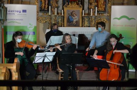 Z glasbo obudili spomine na bogato zgodovino in pomen gradu Podsmreka 4